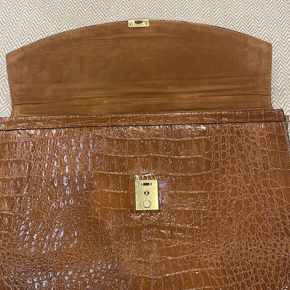 Elegant Brown Crocodile-Embossed Satchel - Picture 6 of 7